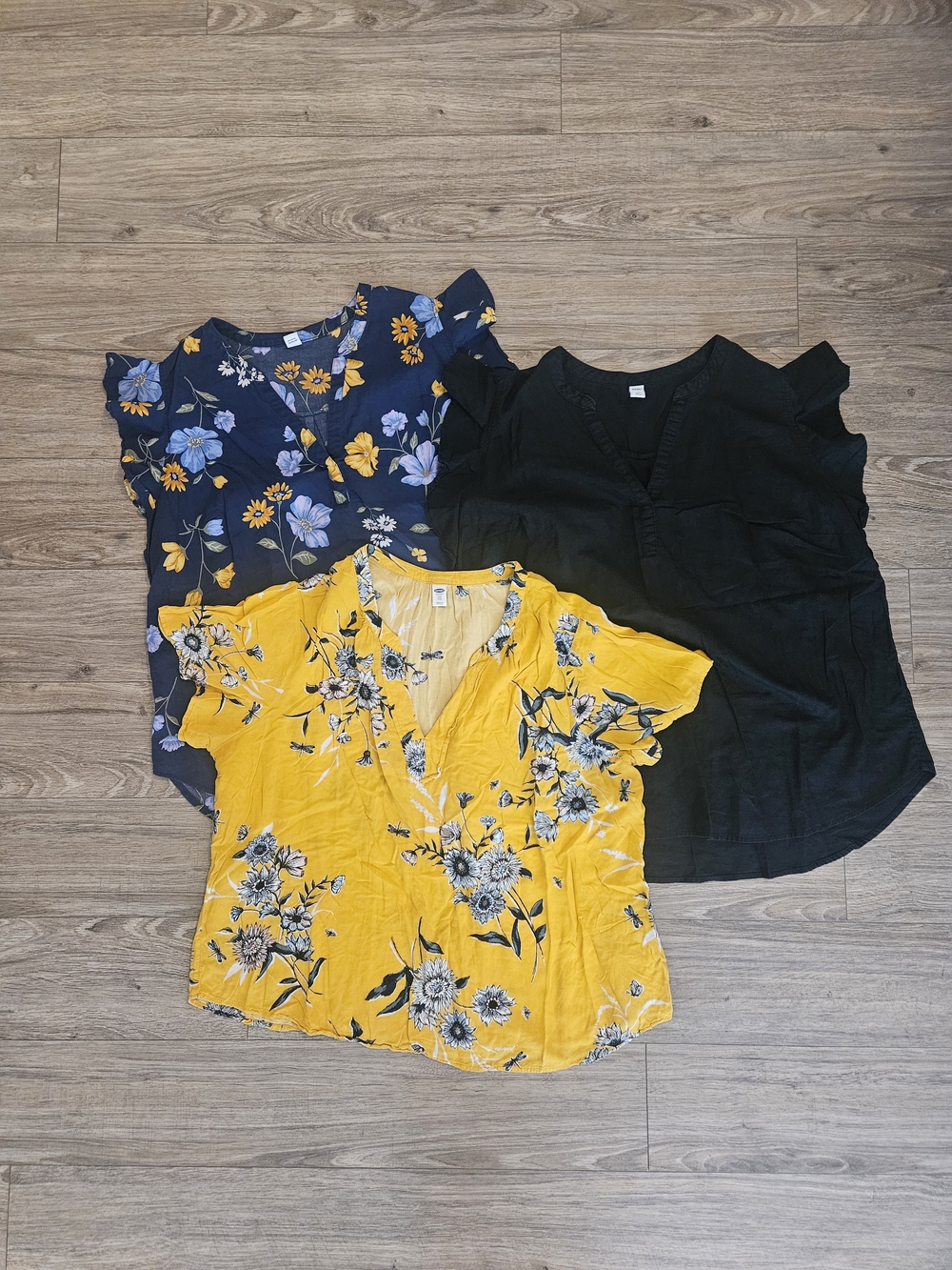 Old Navy Bundle Yellow, Blue Floral, Black V-Neck Short‎ Sleeve Blouses Size XXL